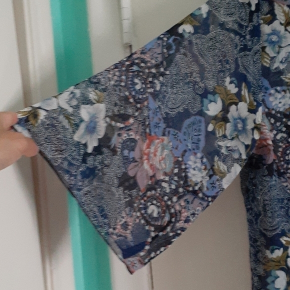 Floral Tunic / Cover Up With Embellishment Size XL - Picture 4 of 6